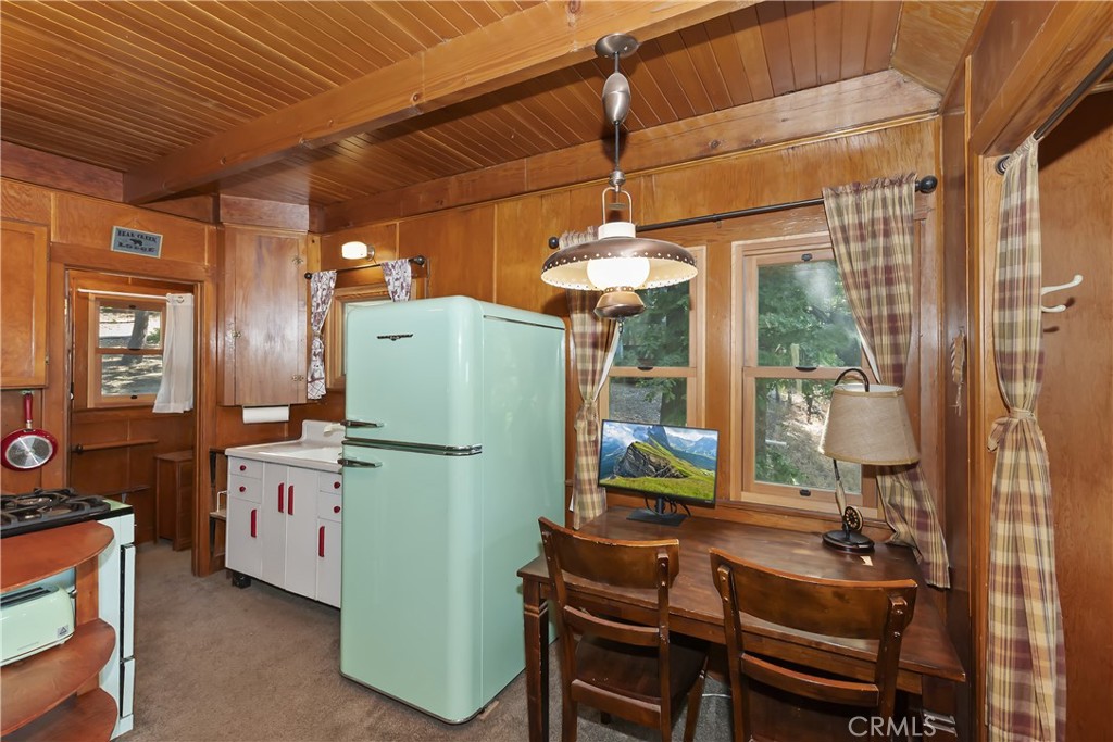 1040 Mile High Road Property Photo 17