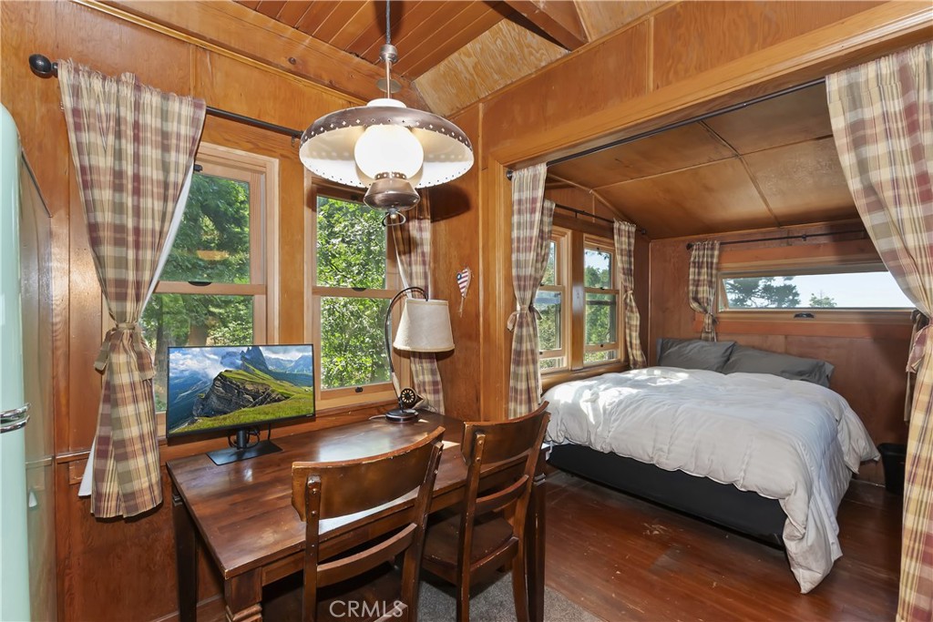 1040 Mile High Road Property Photo 18