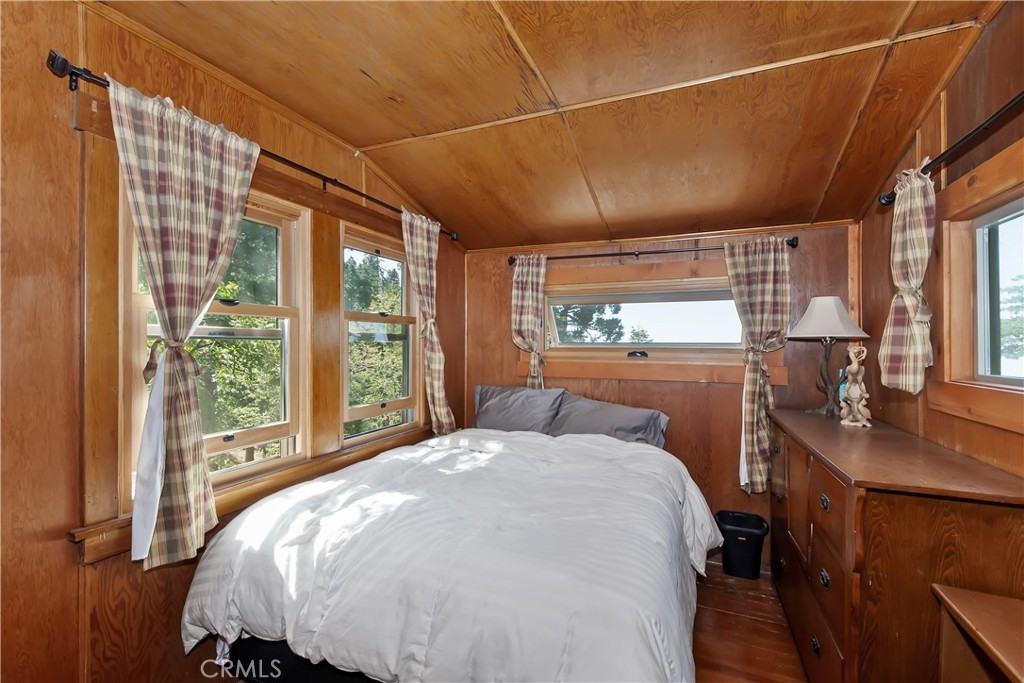 1040 Mile High Road Property Photo 19