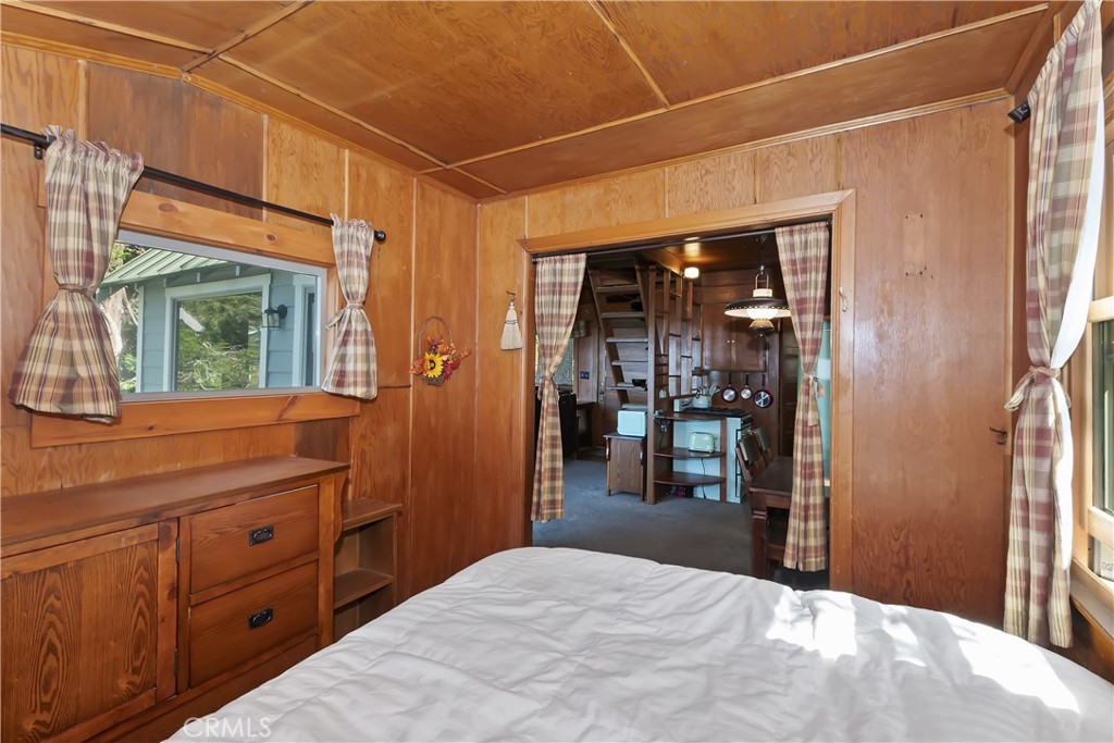 1040 Mile High Road Property Photo 21