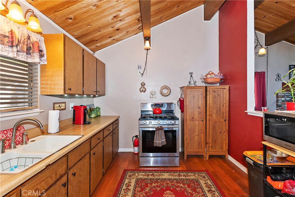 1930 Nob Hill Drive Property Photo 8