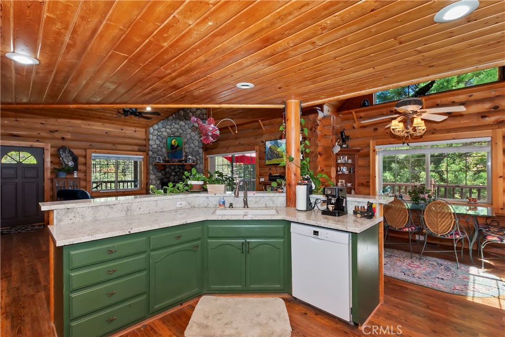 1415 Manzanita Way Property Photo 9