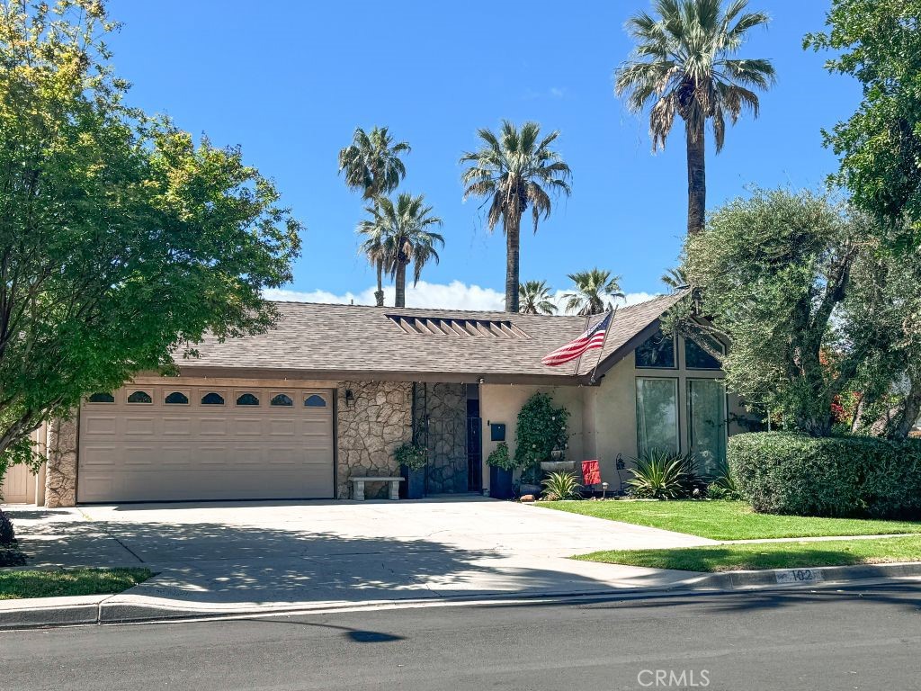 102 E Crestview Street Property Photo 1