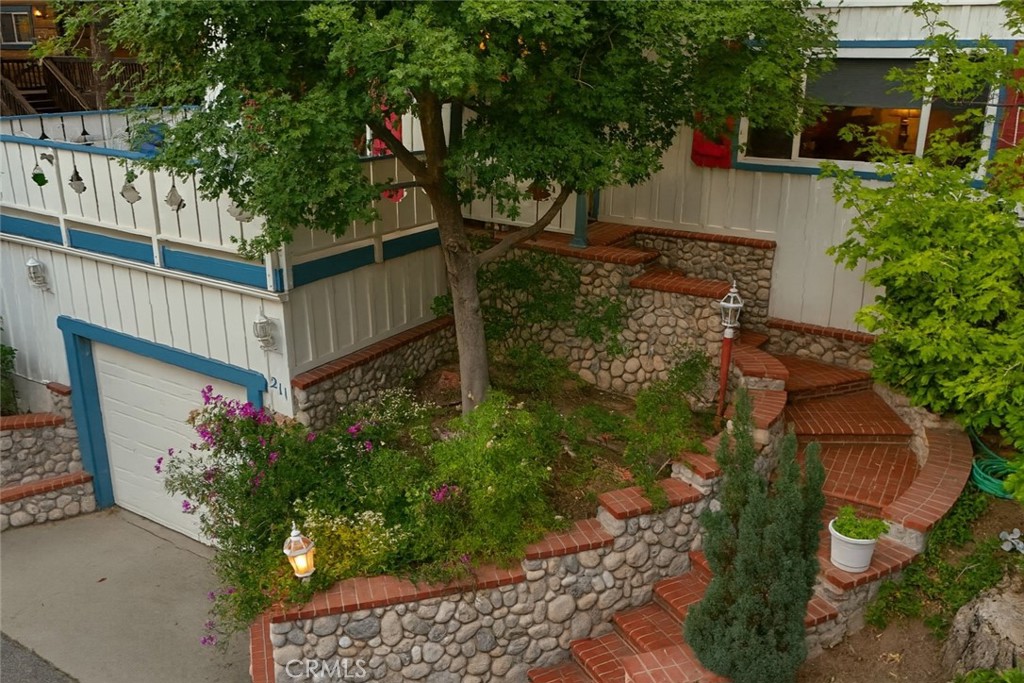 211 Heliotrope Drive Property Photo 3