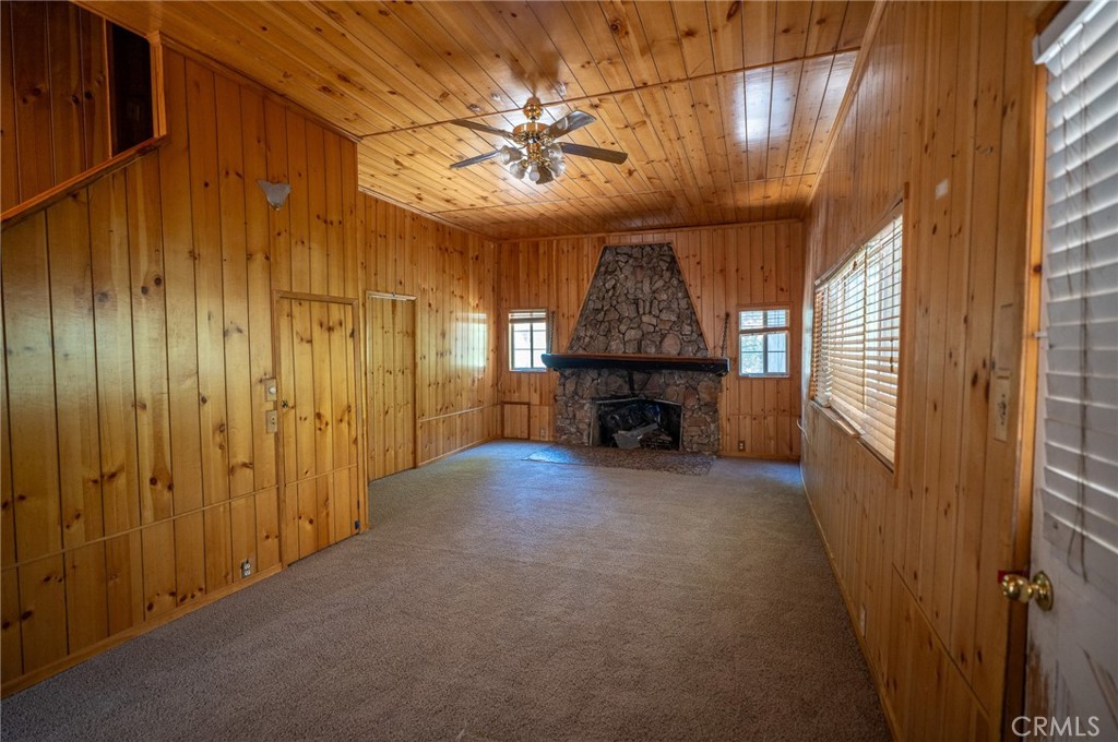 2462 Spring Drive Property Photo 2