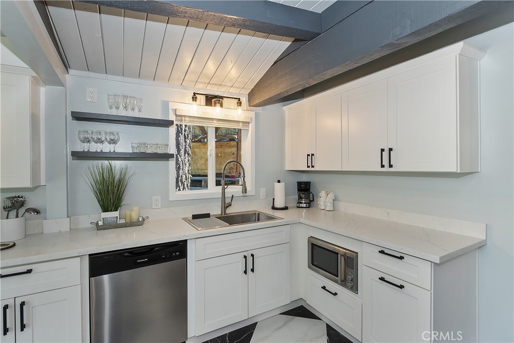 580 Lucerne Drive Property Photo 11