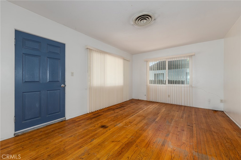 322 E 11th Street Property Photo 5
