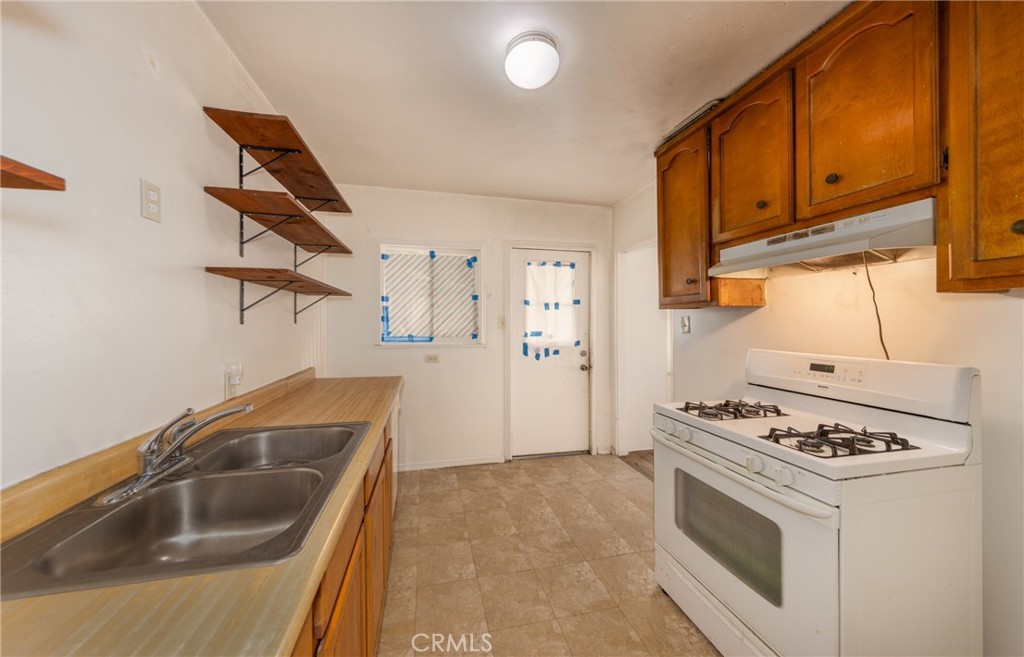 322 E 11th Street Property Photo 9