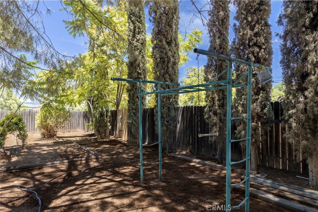 322 E 11th Street Property Photo 16