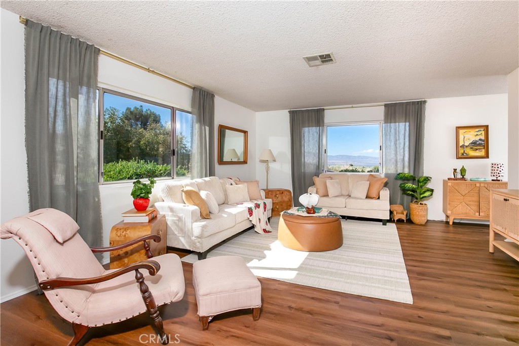 46404 Kings Canyon Road Property Photo 1