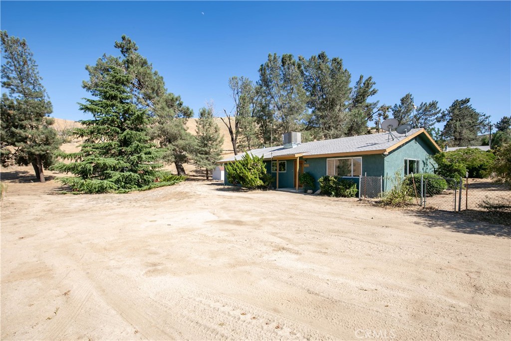 46404 Kings Canyon Road Property Photo 1