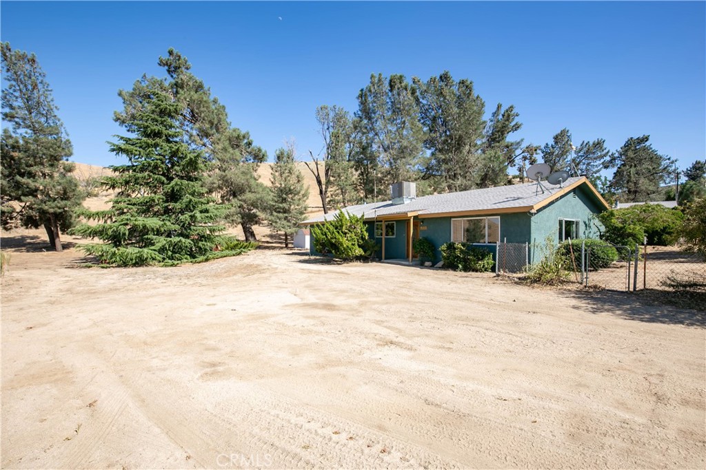 46404 Kings Canyon Road Property Photo 3
