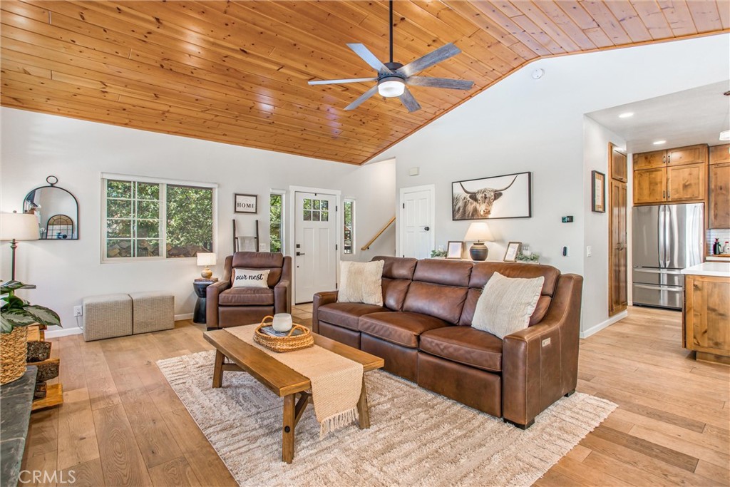 32425 Snowshoe Lane Property Photo 7