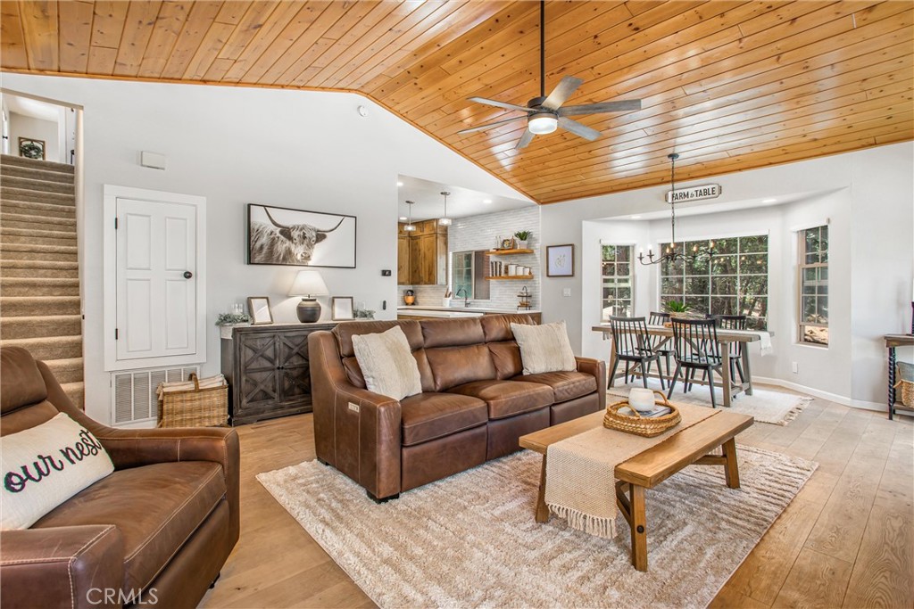 32425 Snowshoe Lane Property Photo 8