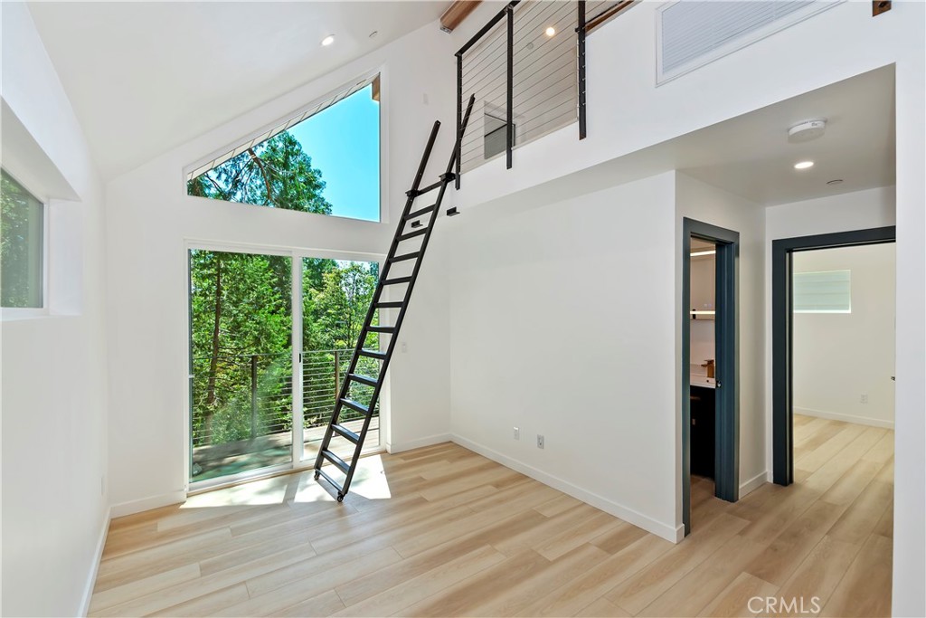 441 Oriole Drive 2 Property Photo 1