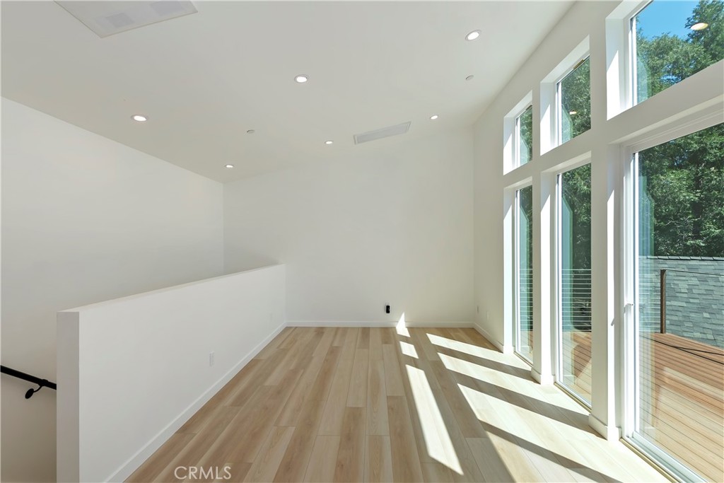 441 Oriole Drive 1 Property Photo 2