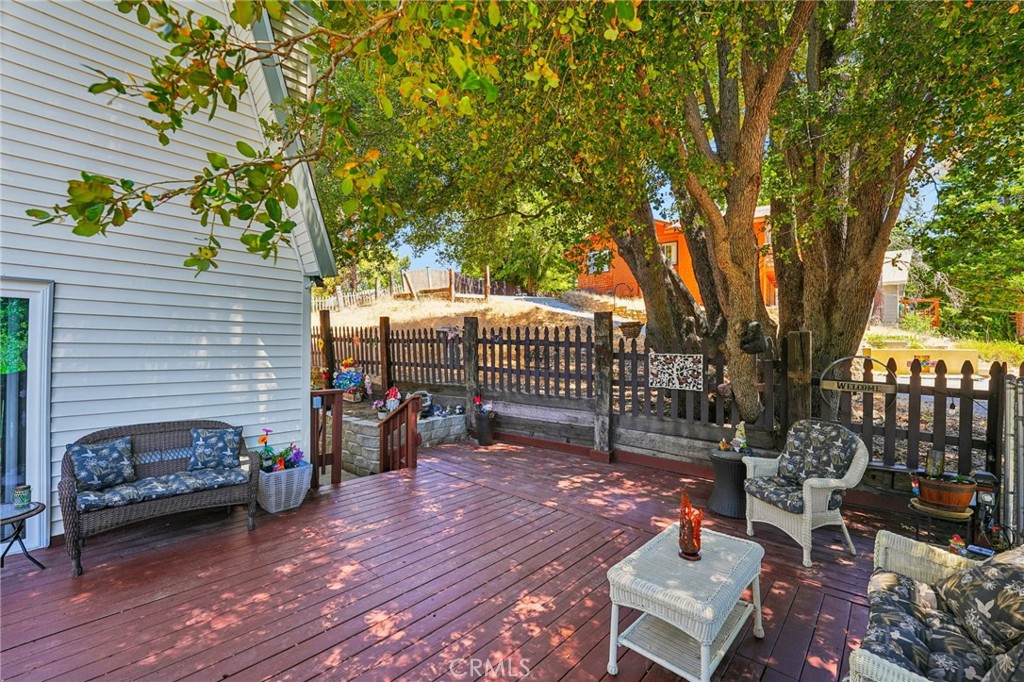 463 Delle Drive Property Photo 3