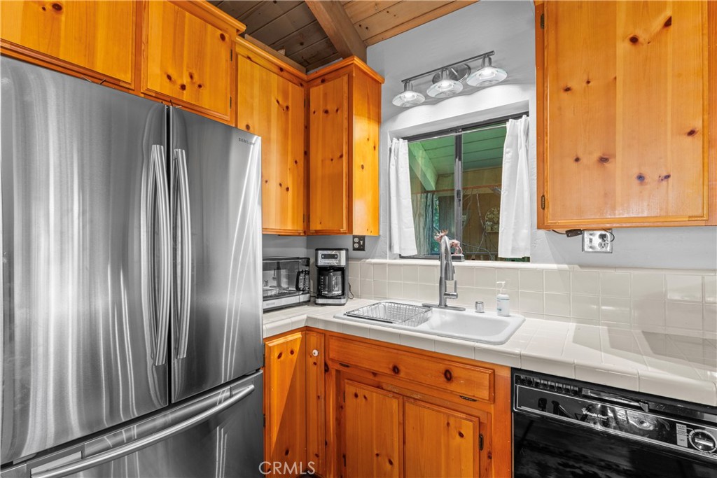 760 Lake Drive Property Photo 14