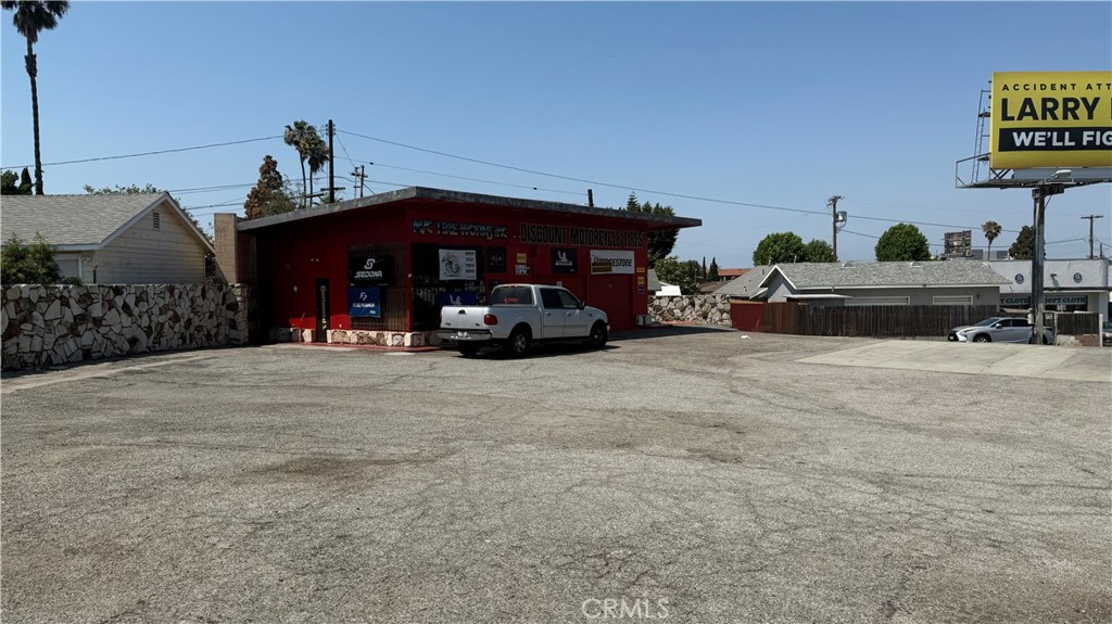 26023 Western Avenue Property Photo 6