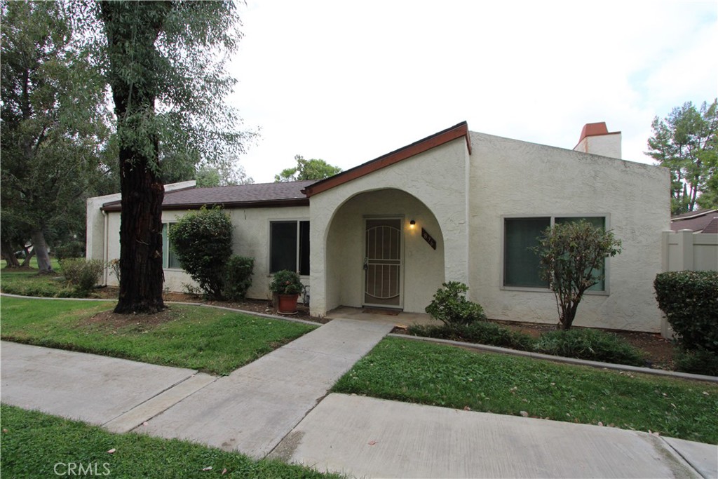 876 Ardmore Circle Property Photo 1