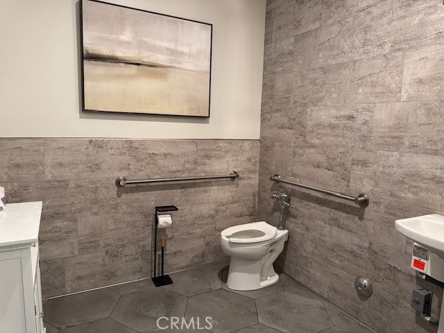 27383 Via Industria J2 Property Photo 9