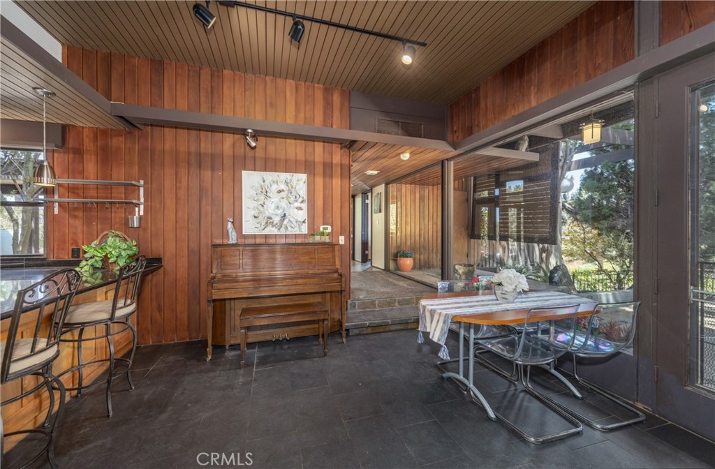 1653 W Cypress Avenue Property Photo 8