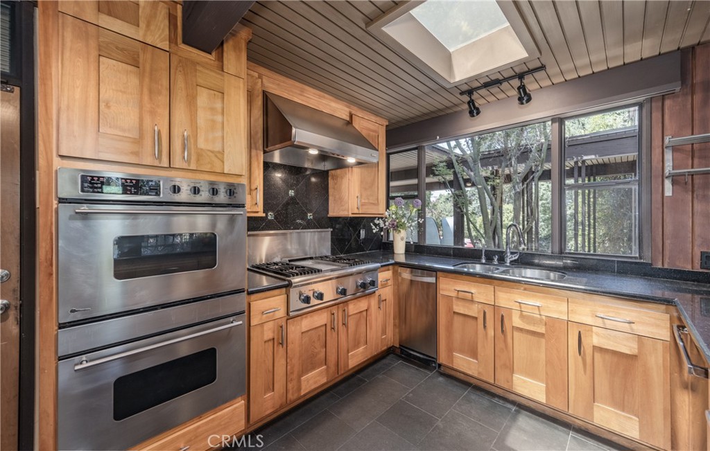 1653 W Cypress Avenue Property Photo 10