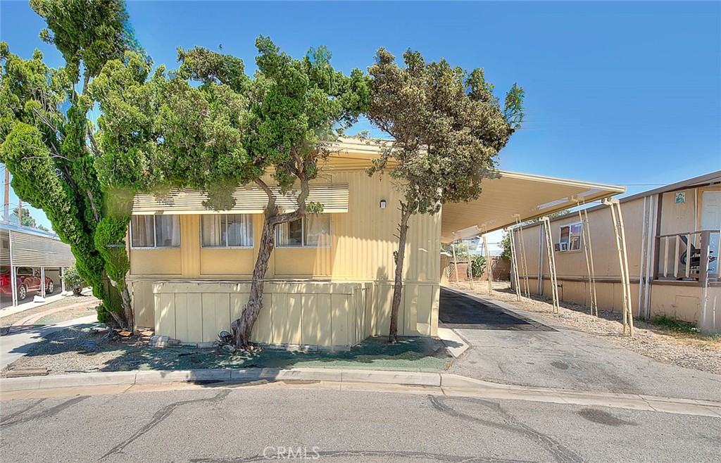 36 Round Table Drive Property Photo 1