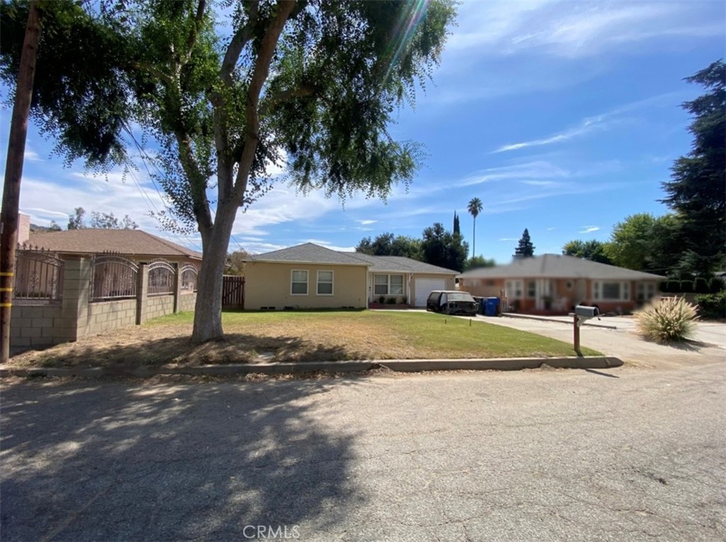 3631 N G Street Property Photo 1