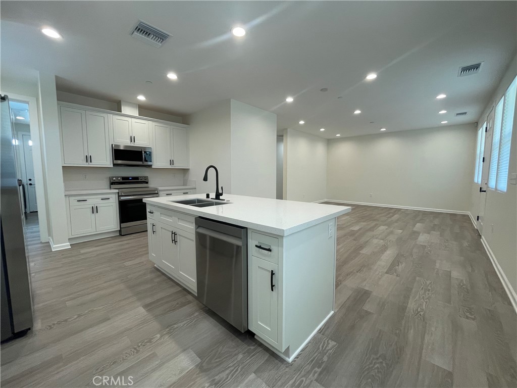 27045 Citrus Avenue Property Photo 5