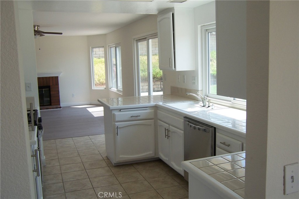 6385 N Azalea Avenue Property Photo 8