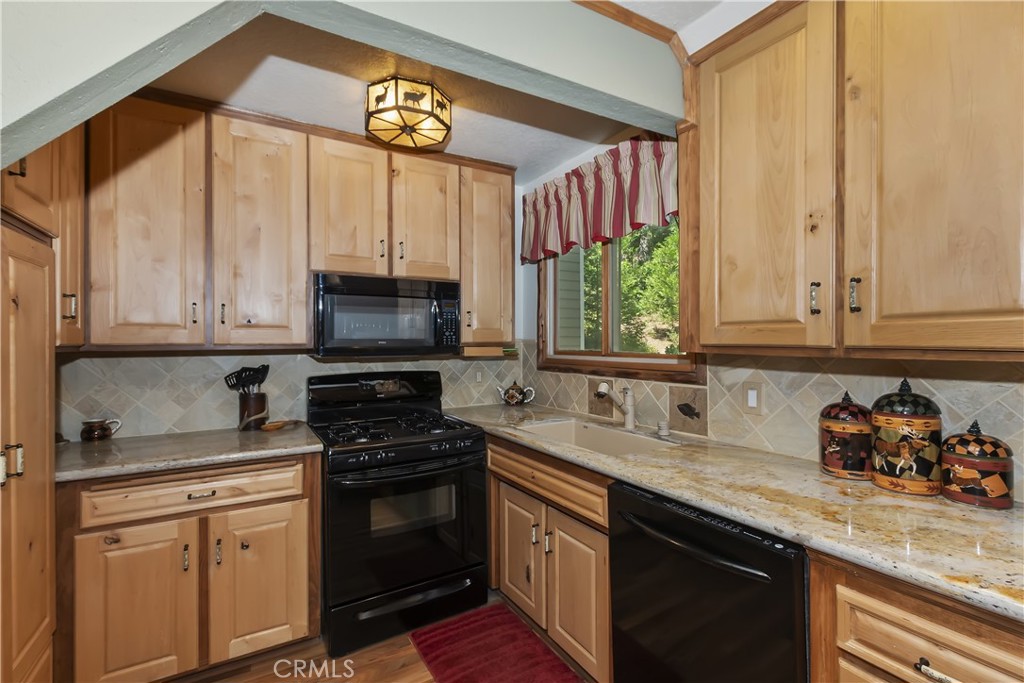 27380 Oakwood Drive Property Photo 12
