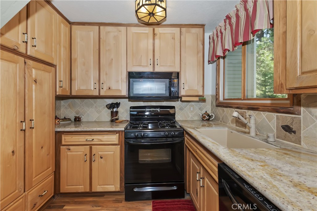 27380 Oakwood Drive Property Photo 13