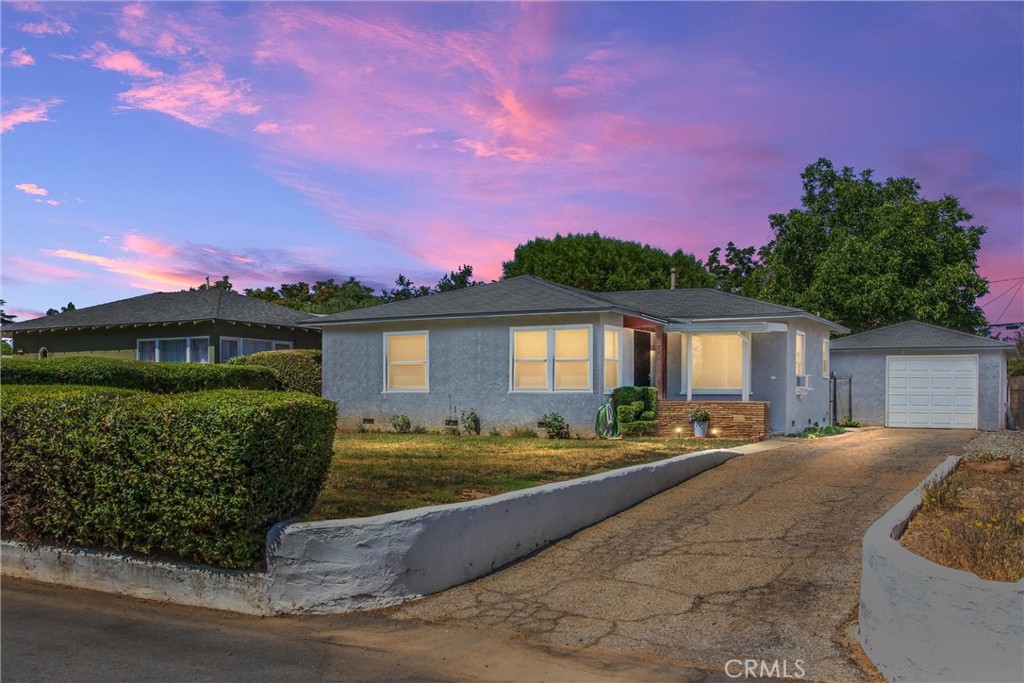 961 Orange Avenue Property Photo 1