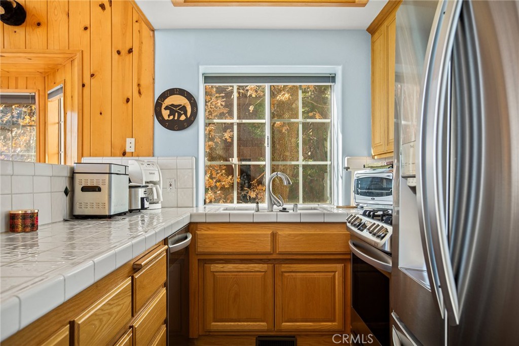 2477 Spring Oak Drive Property Photo 4