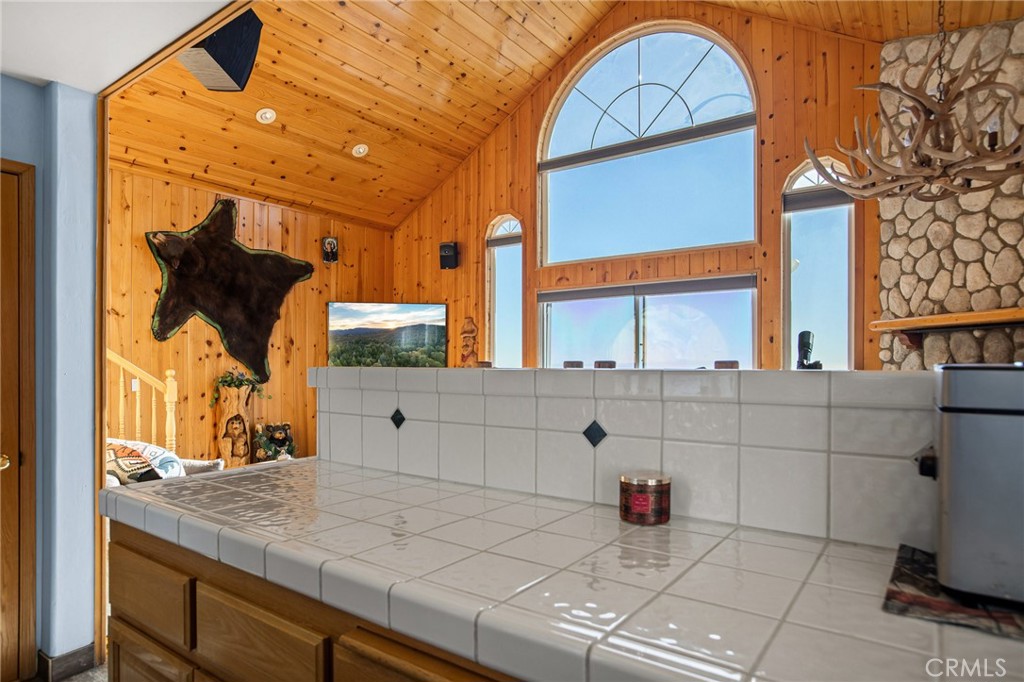 2477 Spring Oak Drive Property Photo 5