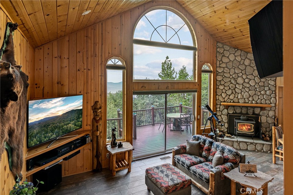 2477 Spring Oak Drive Property Photo 8