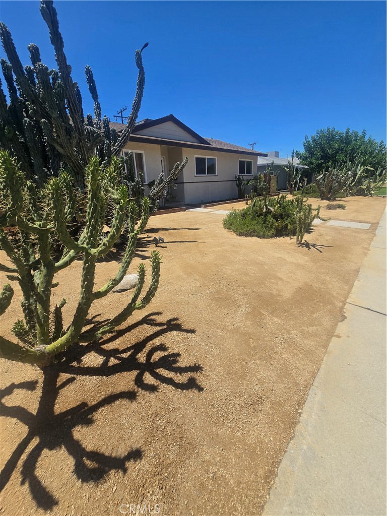938 E Lugonia Avenue Property Photo 2