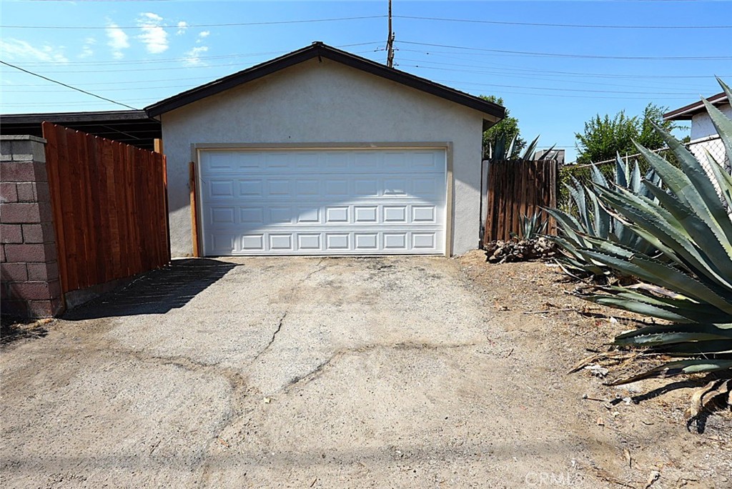 938 E Lugonia Avenue Property Photo 4