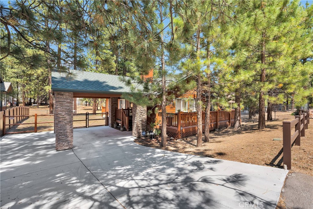 128 Crater Lake Road Property Photo 1