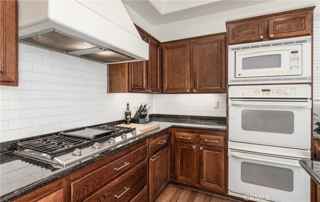 34107 Lake Breeze Drive Property Photo 12