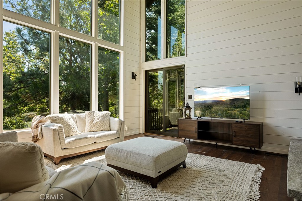 332 Grizzly Road Property Photo 1