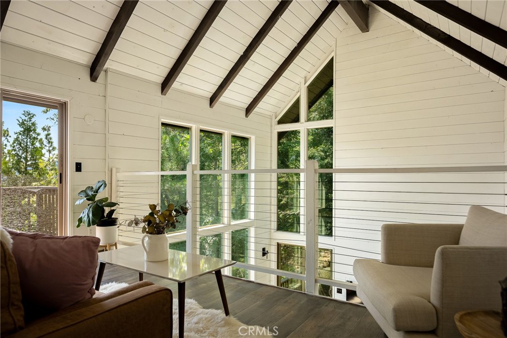 332 Grizzly Road Property Photo 5