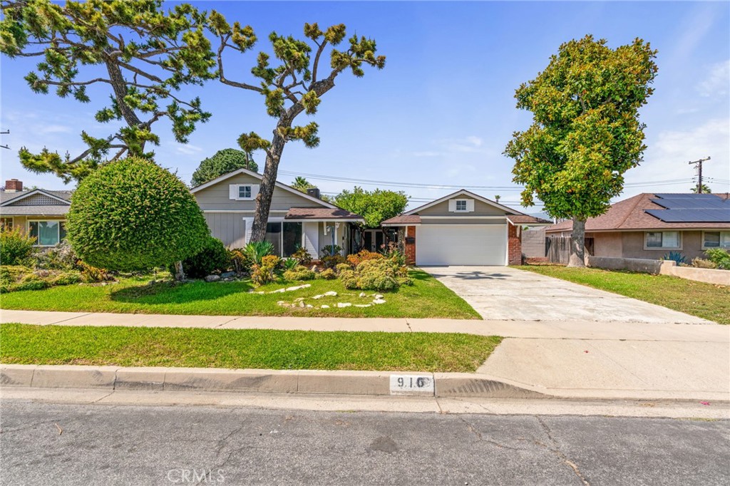 910 E Home Street Property Photo 1