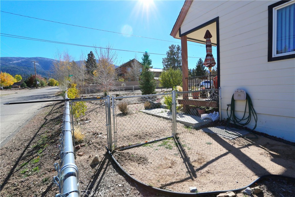 2097 Fox Lane Property Photo 9