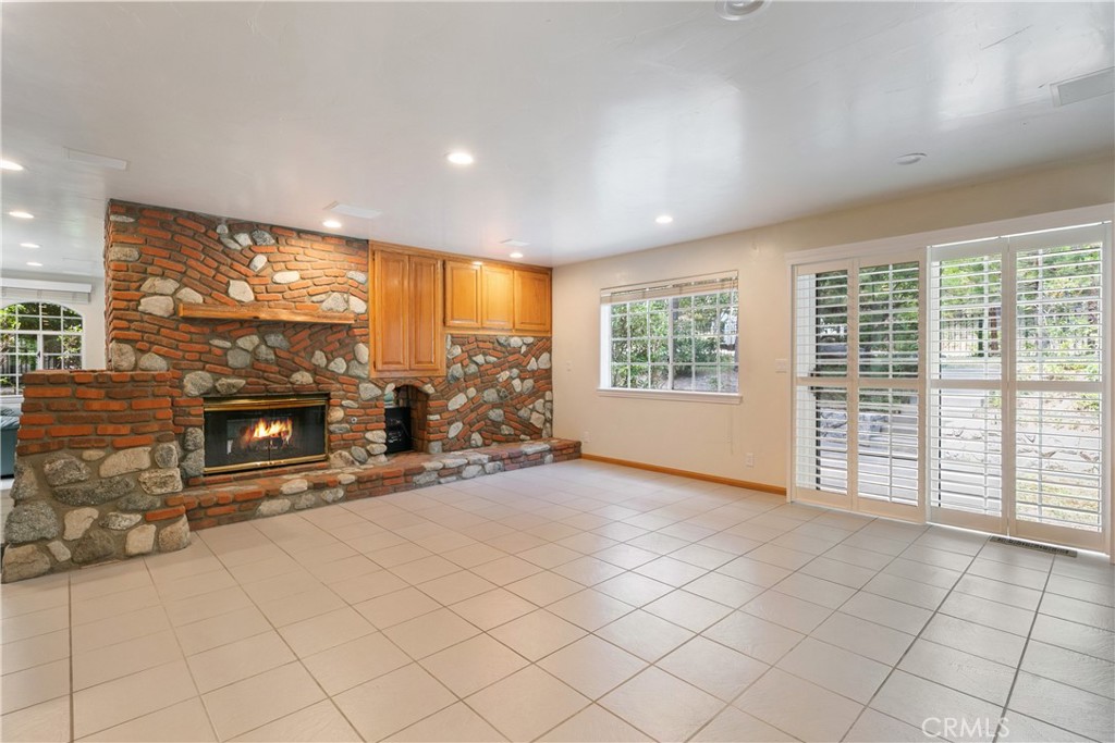 27442 Meadow Bay Drive Property Photo 3