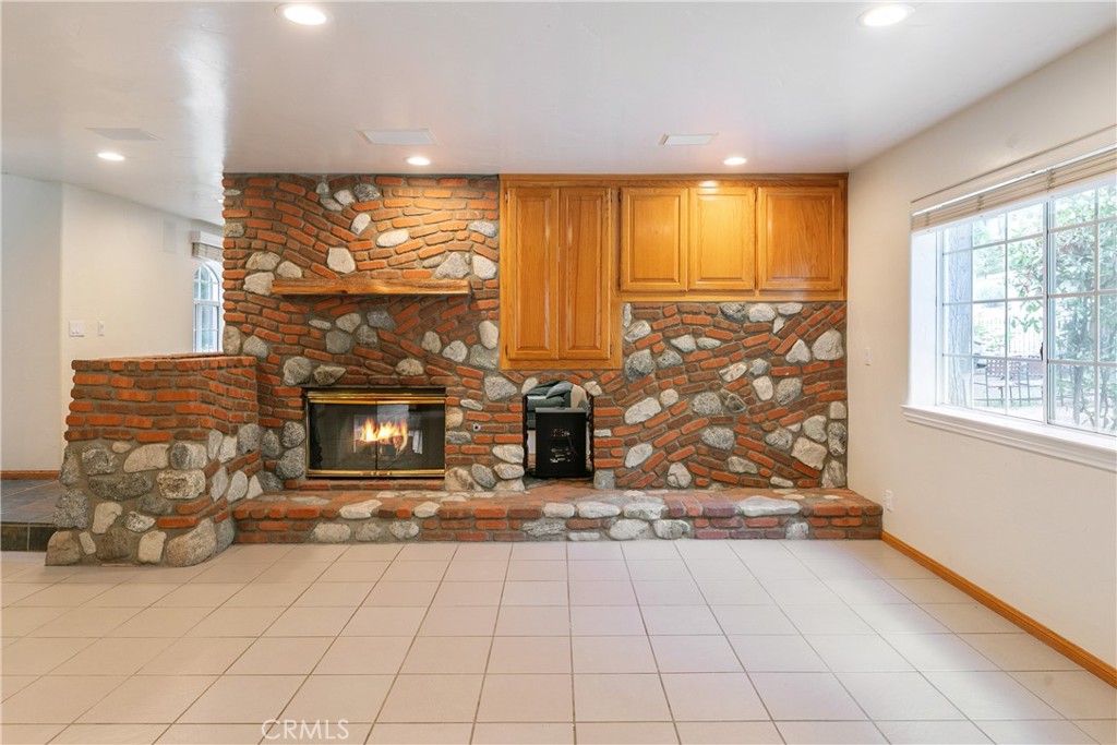 27442 Meadow Bay Drive Property Photo 4