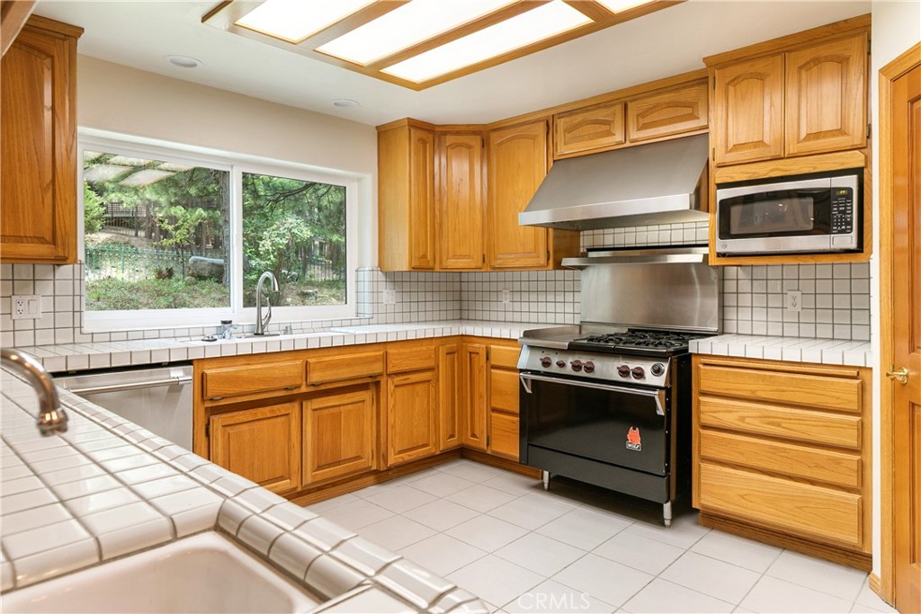 27442 Meadow Bay Drive Property Photo 9