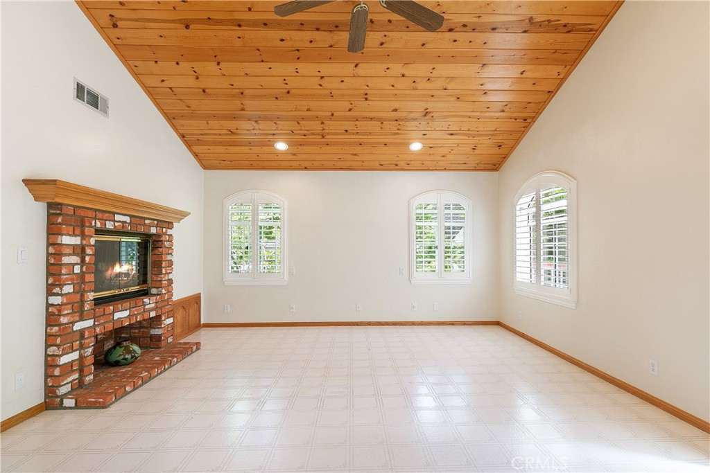27442 Meadow Bay Drive Property Photo 15