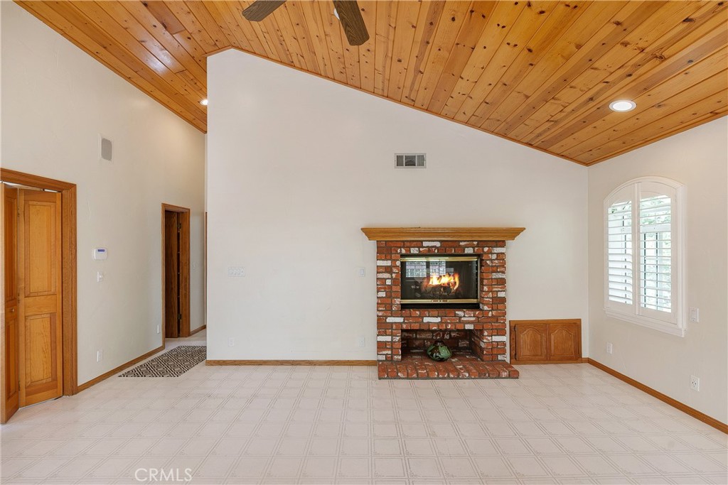 27442 Meadow Bay Drive Property Photo 17